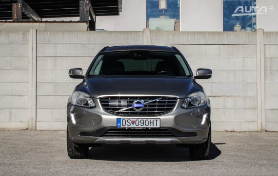 Volvo XC60 D4 2.0L Drive-E Geartronic, 140 kW, A8 / AJ NA SPLÁTKY / PROTIÚČET / 2015 zlatá metalíza