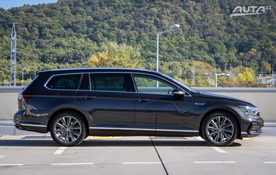 Volkswagen Passat Variant 1.4 TSI GTE PHEV, 115 kW, A6, 5d. / AJ NA SPLÁTKY / PROTIÚČET / 2021 šedá