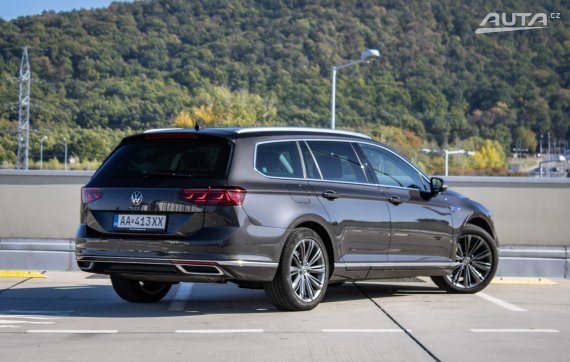 Volkswagen Passat Variant 1.4 TSI GTE PHEV, 115 kW, A6, 5d. / AJ NA SPLÁTKY / PROTIÚČET / 2021 šedá