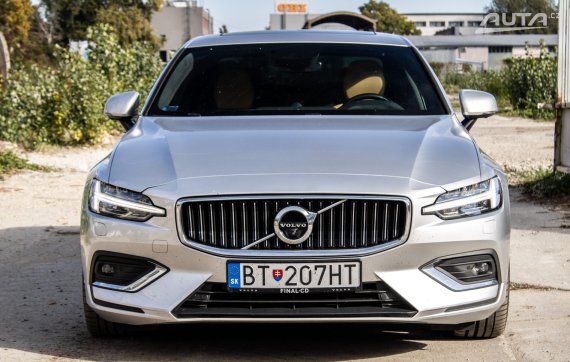Volvo S60 Inscription 184kW AT/8 2021 / AJ NA SPLÁTKY / PROTIÚČET 2021 stříbrná metalíza