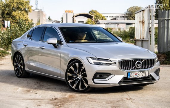 Volvo S60 Inscription 184kW AT/8 2021 / AJ NA SPLÁTKY / PROTIÚČET 2021 stříbrná metalíza