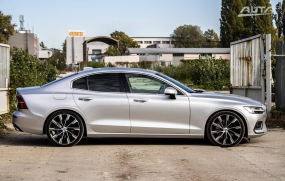 Volvo S60 Inscription 184kW AT/8 2021 / AJ NA SPLÁTKY / PROTIÚČET 2021 stříbrná metalíza