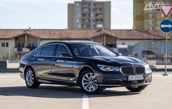 BMW Rad 7 740Ld Pure Excellence LWB xDrive 235kW AT/8 2016 / AJ NA SPLÁTKY / PROTIÚČET 2016 modrá