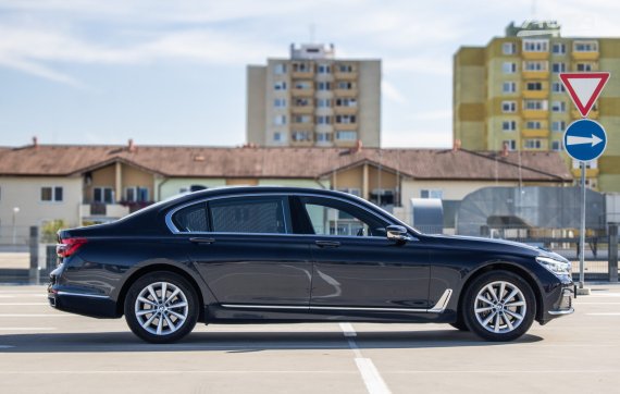BMW Rad 7 740Ld Pure Excellence LWB xDrive 235kW AT/8 2016 / AJ NA SPLÁTKY / PROTIÚČET 2016 modrá