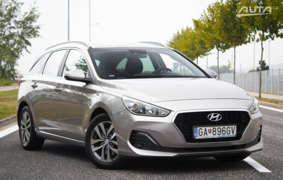 Hyundai i30 CW 1.6 CRDi 2018 stříbrná metalíza