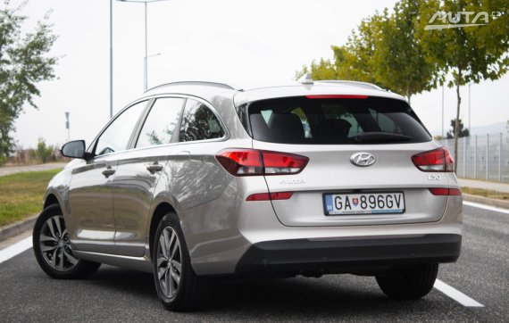 Hyundai i30 CW 1.6 CRDi 2018 stříbrná metalíza