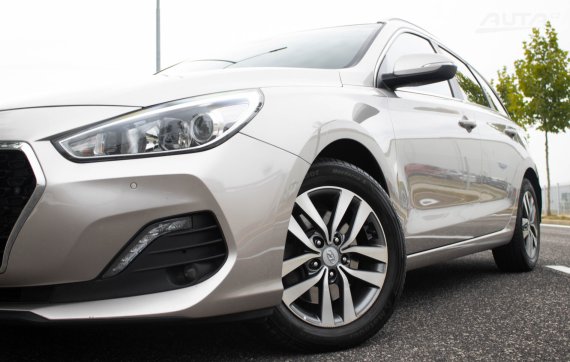 Hyundai i30 CW 1.6 CRDi 2018 stříbrná metalíza