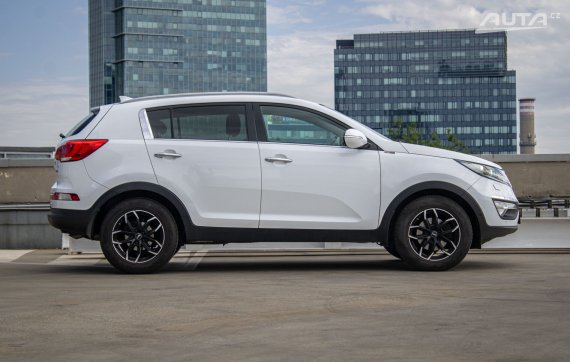 Kia Sportage 1.7 CRDi 2WD Platinum, 85kW, M6 / AJ NA SPLÁTKY / PROTIÚČET / 2014 bílá