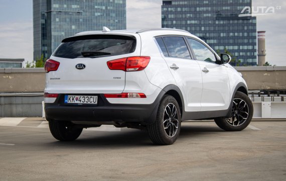 Kia Sportage 1.7 CRDi 2WD Platinum, 85kW, M6 / AJ NA SPLÁTKY / PROTIÚČET / 2014 bílá