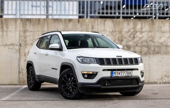 Jeep Compass 1.3 TURBO Night Eagle 96kW MT/6 2020 / AJ NA SPLÁTKY / PROTIÚČET 2020 bílá