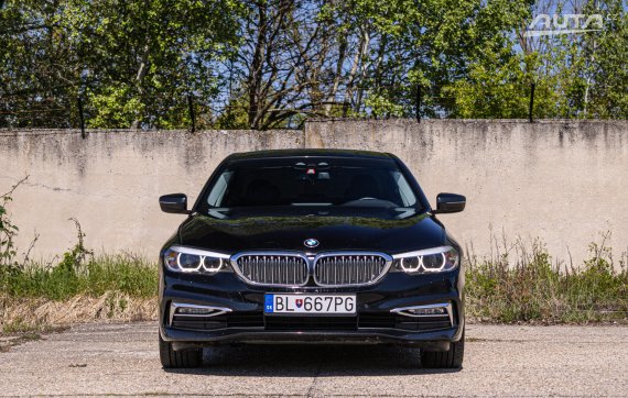 BMW Rad 5 520d xDrive A/T Luxury Line 2017 černá