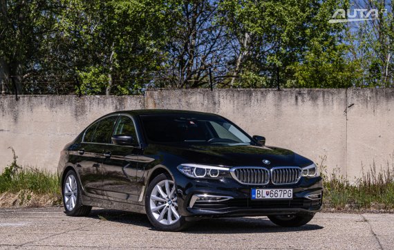 BMW Rad 5 520d xDrive A/T Luxury Line 2017 černá