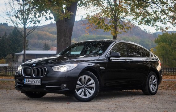 BMW Rad 5 GT 530d xDrive Gran Turismo, 180 kW, A8, 5d. / AJ NA SPLÁTKY / PROTIÚČET / 2012 - hlavní pohled