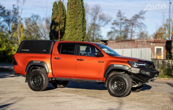 Toyota Hilux 2.8 D-4D 4x4 Invisible 150kW AT/6 2023 / AJ NA SPLÁTKY / PROTIÚČET 2023 hnědá