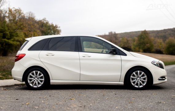 Mercedes-Benz B trieda 180 MT/6 90kW 2013 / AJ NA SPLÁTKY / PROTIÚČET 2013 bílá
