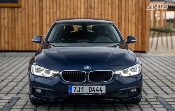 BMW 318d  RWD 110kW 2017 2017 modrá