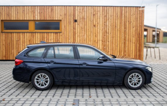 BMW 318d  RWD 110kW 2017 2017 modrá