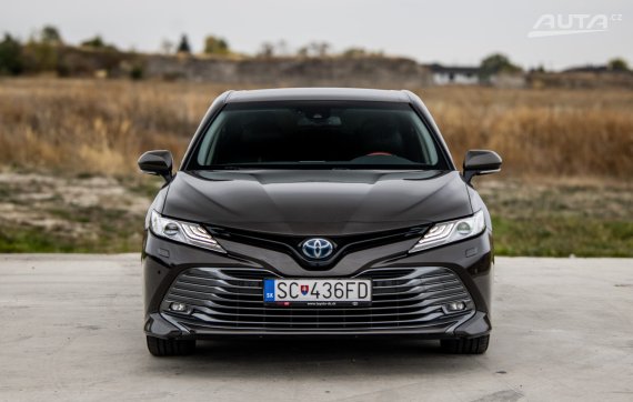 Toyota Camry 131kW CVT/1 2019 / AJ NA SPLÁTKY / PROTIÚČET 2019 hnědá