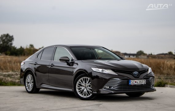 Toyota Camry 131kW CVT/1 2019 / AJ NA SPLÁTKY / PROTIÚČET 2019 hnědá
