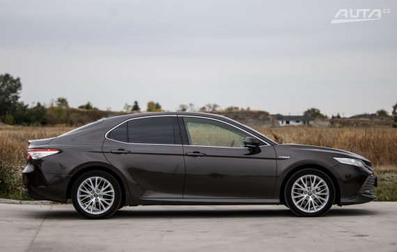 Toyota Camry 131kW CVT/1 2019 / AJ NA SPLÁTKY / PROTIÚČET 2019 hnědá