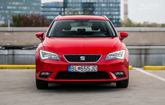 Seat Leon ST 1.4 TSI 92kW MT/6 2015 / AJ NA SPLÁTKY / PROTIÚČET 2015 červená