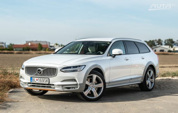 Volvo V90 T5 Cross Country Ocean Race 184kW AT/8 2018 AWD / AJ NA SPLÁTKY / PROTIÚČET