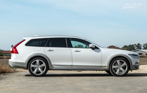 Volvo V90 T5 Cross Country Ocean Race 184kW AT/8 2018 AWD / AJ NA SPLÁTKY / PROTIÚČET 2018 bílá
