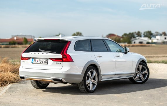 Volvo V90 T5 Cross Country Ocean Race 184kW AT/8 2018 AWD / AJ NA SPLÁTKY / PROTIÚČET 2018 bílá