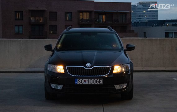 Škoda Octavia Combi 1.6 TDI CR DPF 4x4 Ambiente, 77kW, M6 / AJ NA SPLÁTKY / PROTIÚČET / 2013 černá