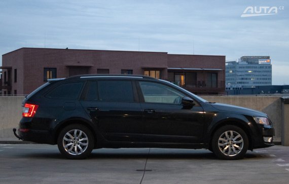 Škoda Octavia Combi 1.6 TDI CR DPF 4x4 Ambiente, 77kW, M6 / AJ NA SPLÁTKY / PROTIÚČET / 2013 černá