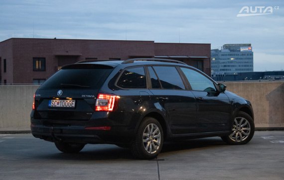 Škoda Octavia Combi 1.6 TDI CR DPF 4x4 Ambiente, 77kW, M6 / AJ NA SPLÁTKY / PROTIÚČET / 2013 černá