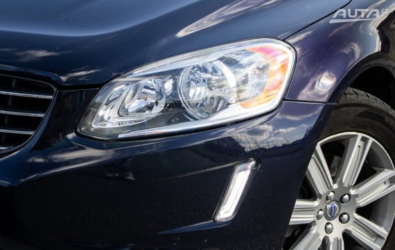 Volvo XC60 T6 Drive-E Geartronic AWD, 225kW (2016) / AJ NA SPLÁTKY / PROTIÚČET / 2016 modrá