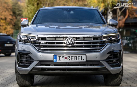 Volkswagen Touareg 3.0 V6 TDI SCR R-Line 210kW AT/8 2018 / AJ NA SPLÁTKY / PROTIÚČET 2018 stříbrná metalíza