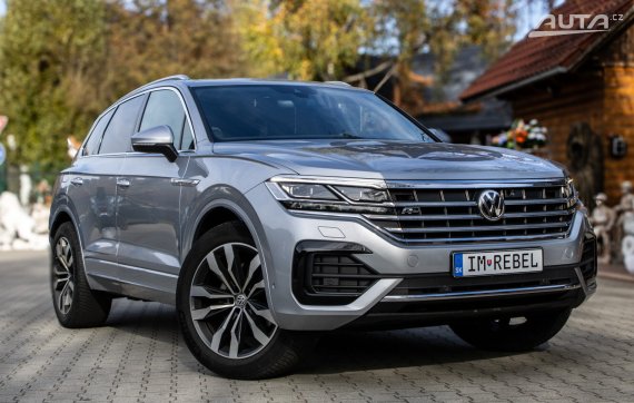 Volkswagen Touareg 3.0 V6 TDI SCR R-Line 210kW AT/8 2018 / AJ NA SPLÁTKY / PROTIÚČET 2018 stříbrná metalíza