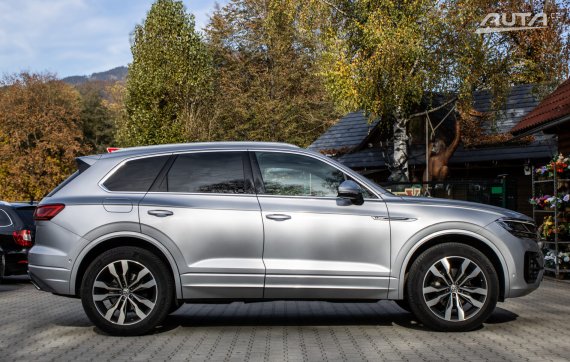 Volkswagen Touareg 3.0 V6 TDI SCR R-Line 210kW AT/8 2018 / AJ NA SPLÁTKY / PROTIÚČET 2018 stříbrná metalíza