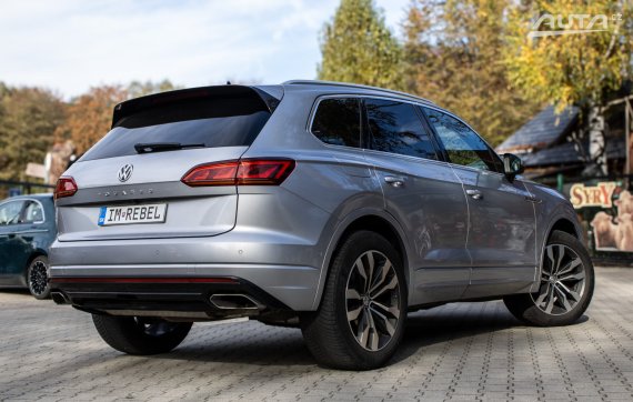 Volkswagen Touareg 3.0 V6 TDI SCR R-Line 210kW AT/8 2018 / AJ NA SPLÁTKY / PROTIÚČET 2018 stříbrná metalíza
