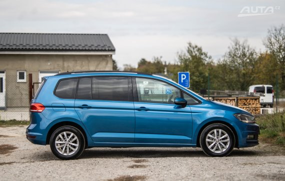 Volkswagen Touran 1.6 TDI - 7 Miestne 2018 modrá