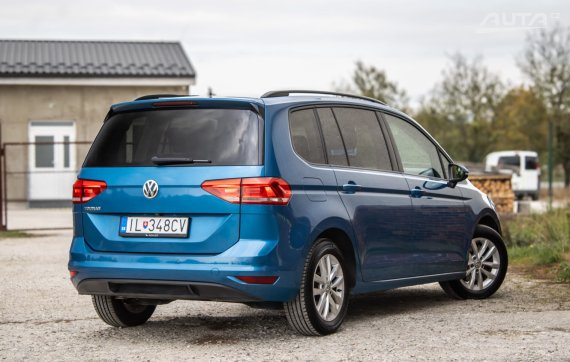Volkswagen Touran 1.6 TDI - 7 Miestne 2018 modrá
