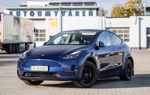 Tesla Model Y Long Range AWD 2023 - hlavní pohled
