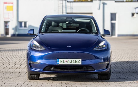 Tesla Model Y Long Range AWD 2023 modrá