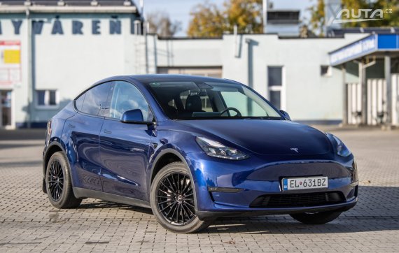 Tesla Model Y Long Range AWD 2023 modrá
