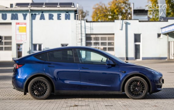 Tesla Model Y Long Range AWD 2023 modrá