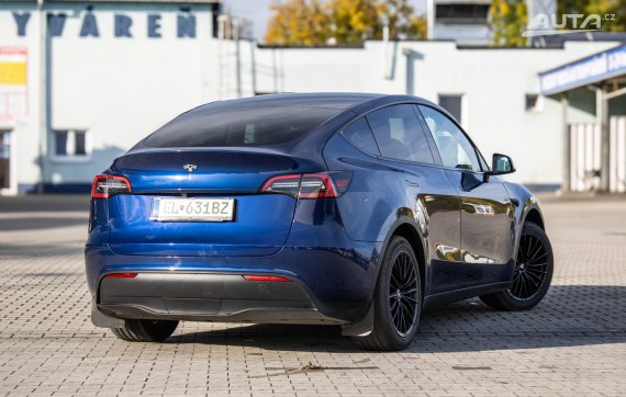 Tesla Model Y Long Range AWD 2023 modrá