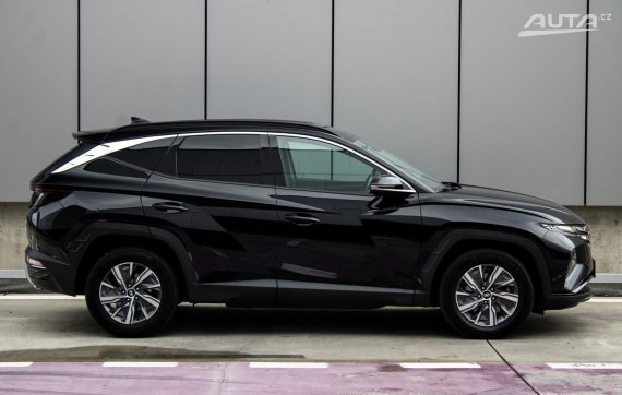 Hyundai Tucson 1.6 T-GDi HEV 132kW AT/6 2023 / AJ NA SPLÁTKY / PROTIÚČET 2023 černá