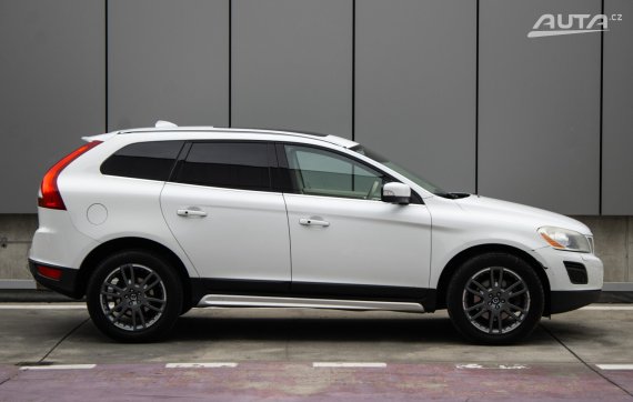 Volvo XC60 D5 158kW Geartronic AWD 2011 / AJ NA SPLÁTKY / PROTIÚČET 2011 bílá