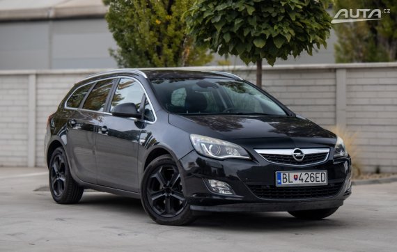Opel Astra Sport Tourer 2.0 MT/6 121kW 2011 / AJ NA SPLÁTKY / PROTIÚČET 2011 černá