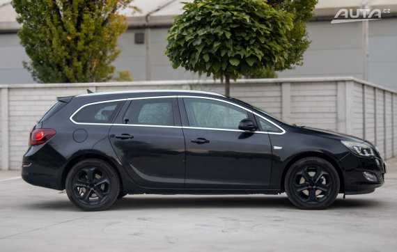 Opel Astra Sport Tourer 2.0 MT/6 121kW 2011 / AJ NA SPLÁTKY / PROTIÚČET 2011 černá
