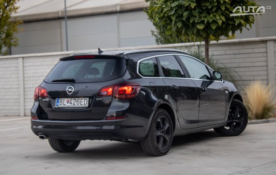 Opel Astra Sport Tourer 2.0 MT/6 121kW 2011 / AJ NA SPLÁTKY / PROTIÚČET 2011 černá
