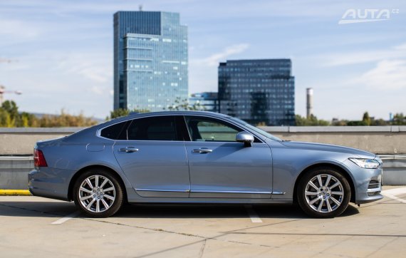 Volvo S90 D5 2.0L AWD AT/8 173kW 2018 / AJ NA SPLÁTKY / PROTIÚČET 2018 modrá