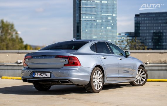 Volvo S90 D5 2.0L AWD AT/8 173kW 2018 / AJ NA SPLÁTKY / PROTIÚČET 2018 modrá